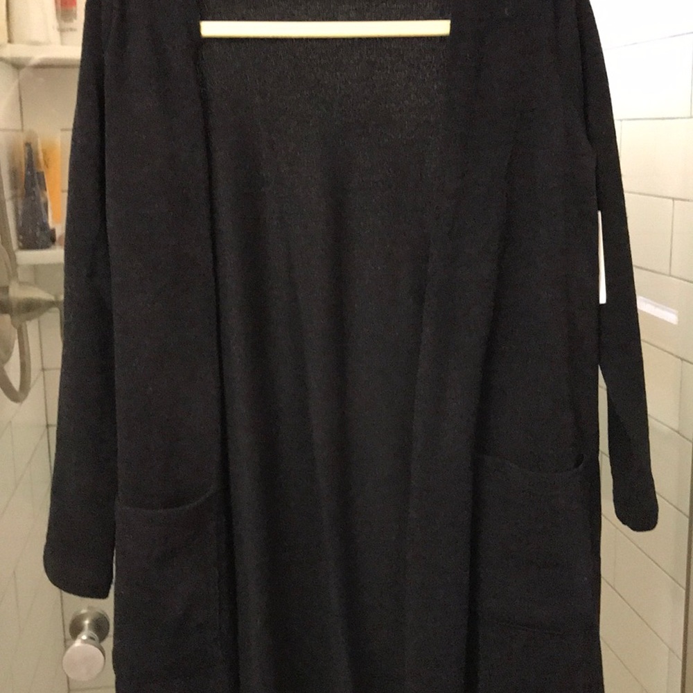 BNWT solid black sarah